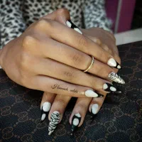 مدل برای کاشت ناخن