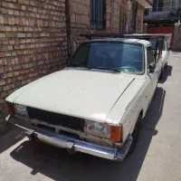 وانت 82سر حال مشغول کار