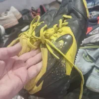 مقداری کتونی و لباس استوک