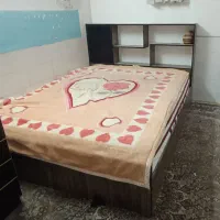 تخت خواب دو نفره و تشک در حد نو