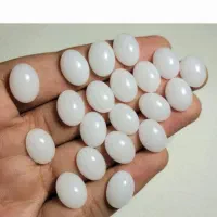 نگین سفید سنتتیک