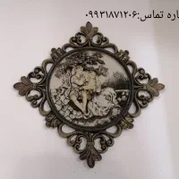 تعدادی ظروف پذیرایی و مجسمه