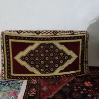 دو عدد پشتی قرمز