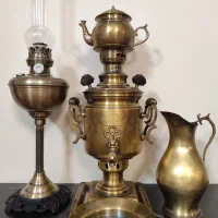 سماور زغالی برنجی با سرویس و چراغ گردسوزنفتی جکدار