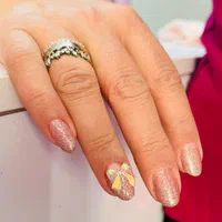 خدمات ناخن و کوتاهی مو خصوصی|خدمات آرایشگری و زیبایی|اصفهان, سعادت‌آباد|دیوار