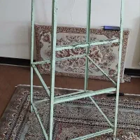 چهارپایه فلزی محکم