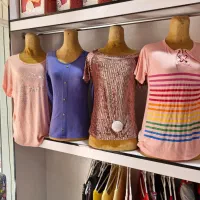 مانکن در حد نو تعداد ۲۰ عدد دکور و میز توافقی