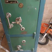 گاوصندوق و یک میز و چند صندلی|دفتر کار|قروه, |دیوار