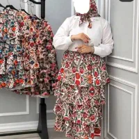 دامن طبقه‌ای و مینی اسکارف