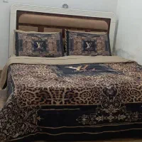 تخت خواب دونفره تمیز و سالم