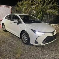 تویوتا کرولا هیبرید ۲۰۲۴ به رنگ سفید صدفی