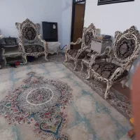 مبلمان کلاسیک استیل ۹نفره با میز تمیز سالم.