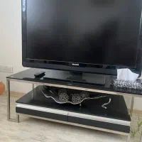 تلویزیون و میز تلویزیون