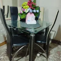 میز نهار خوری ۴ نفر سالم تمیز