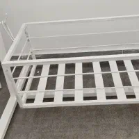 گهواره تمام آهنی نو نو|تخت و صندلی بچه|بندر کنگان, |دیوار