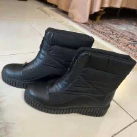 بوت مشکی|کیف، کفش، کمربند|اصفهان, قلعه طبره|دیوار