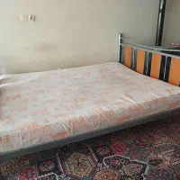 تخت خواب فلزی دو نفره