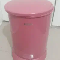 سطل زباله و سبد پیاز و سیب زمینی