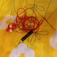 هندزفری قرمز