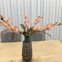 دو عدد گل و گلدان پتینه و ارکیده