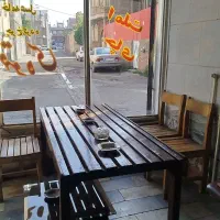نیمکت و میز مناسب قهوه خانه و غذا خوری