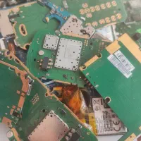 گوشی های شکسته و سوخته جدید و قدیمی لمسی و کلیدی