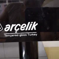 میز شیشه ای ترک