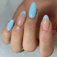 آموزش و خدمات تخصصی کاشت ناخن