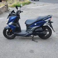 sym j200