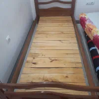 تخت یک نفره همراه با خوشخواب