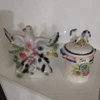 یک عدد گنجشک چینی و یک عدد شکلات خوری چینی