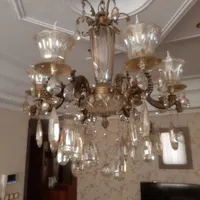 یک عدد لوستر وارداتی و ۲ عدد دیوارکوب
