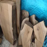 نیم تنه چوب گردو،کهنه ،خوش نقش.|عمده‌فروشی|اصفهان, برازنده|دیوار
