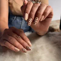 کاشت ناخن سبلان( نزدیک مترو و بی آر تی )