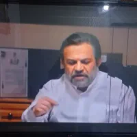 یه دستگاه تلویز یون ۶۵ اینچ