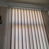 پرده عمودی در حدنو