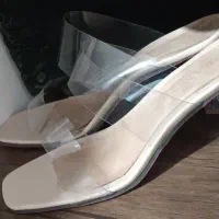 کفش پاشنه شیشه
