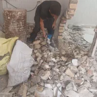 تخریب.کنده‌کاری.جای لوله کندن خانه های قدیمی بتنی.