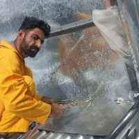 جوشکاری لوله بخاری.دود کش اب بندی روی سقف شیروانی