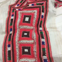 پیش فروش لباس بلوچی درحال دوخت