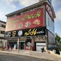 همکار آقا و خانم  فروشنده و کارگر ساده در ماورا