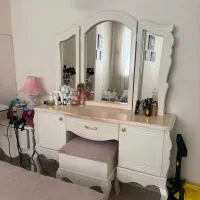 سرویس کامل میز آرایش ،پاف،کنار تختی