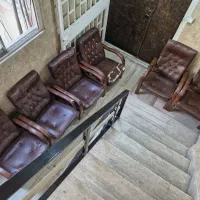 صندلی چوبی|میز و صندلی غذاخوری|تهران, فلسطین (میدان انقلاب)|دیوار