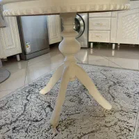 میز گرد سفید|میز و صندلی غذاخوری|کرج, شاهینویلا|دیوار