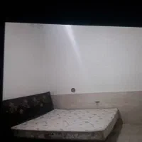 یک عدد تشک و تخت دونفره ومبل