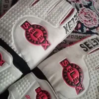 کفش و دستکش فوتبال