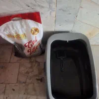 ظرف خاک گربه همراه با بیلچه و خاک ۸ کیلویی