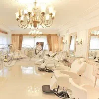 لاین اصلاح در سالن زیبایی لوکس شهر