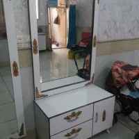 میز و آینه آرایش