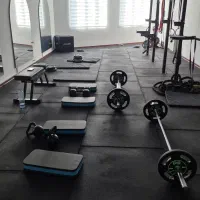 مربی خصوصی و نیمه خصوصی با فضای تمرین اختصاصی